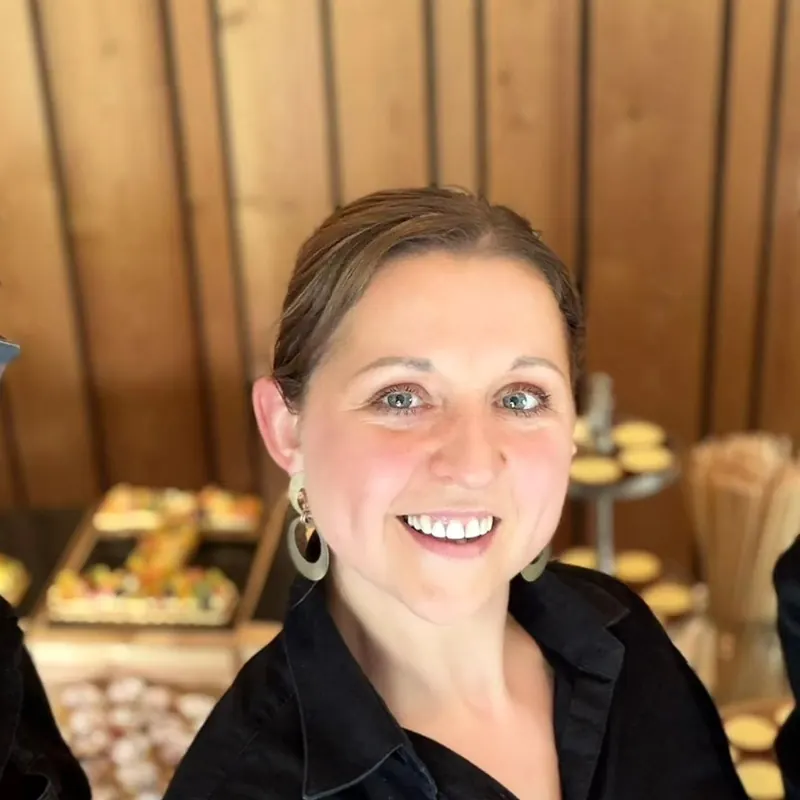 Portret van An Demey, maakster van 't Bakatelier